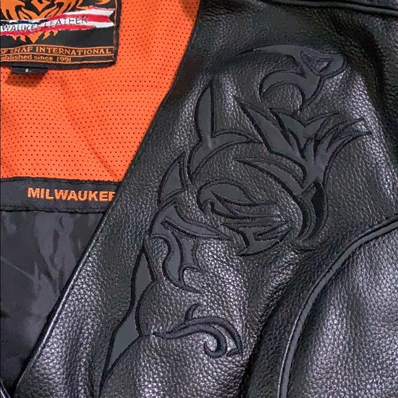 Leather Riding Vest - Picture 3 of 4